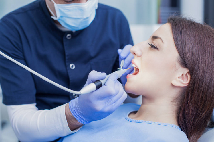 Lechenie-zubov-v-klinike-«Stavr»